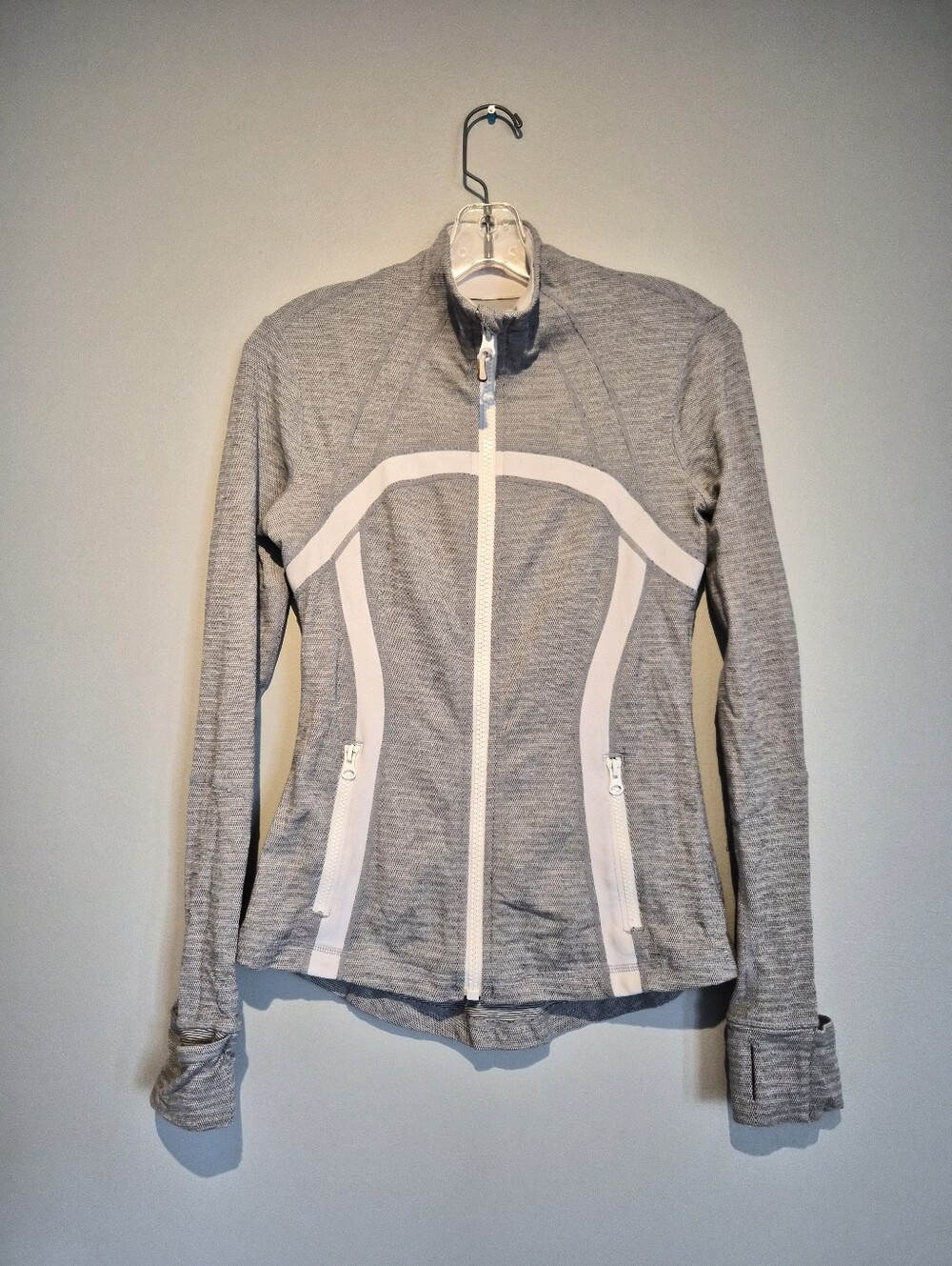 Lululemon Athletica Grey & White Long Sleeve Sweater | Size Medium